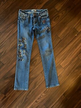 Vintage style Blue Straight-Leg Jeans with Floral Embroidery